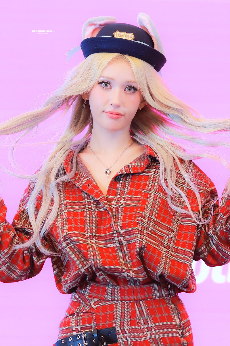 𝐒𝐞𝐫𝐚𝐩𝐡𝐢𝐜 𝐬𝐨𝐦𝐢 tweet media