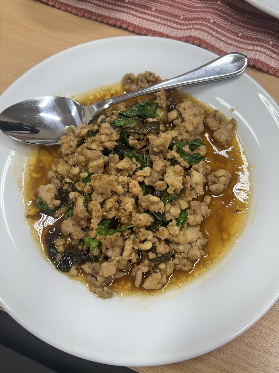 タイ2日目ですが、美味しかったものベスト3です。

1.ガパオ

2.ガパオ

3.ガパオ