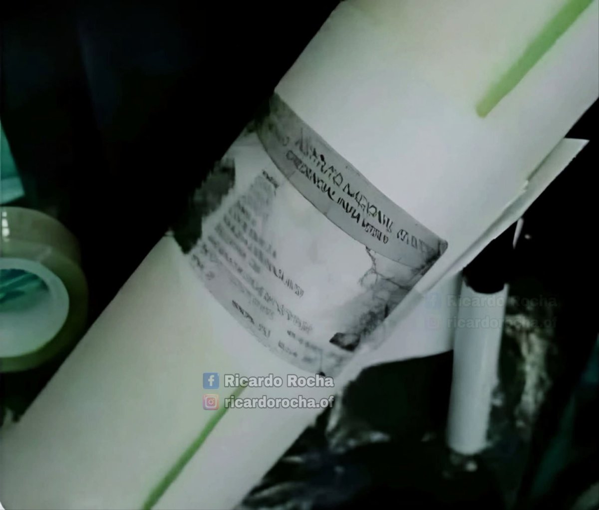 RincnCuriosoo's tweet image. Yo bien prɛocupado de que las redes sociales se røbɛn mis datos* 

-La papelería de la esquina: