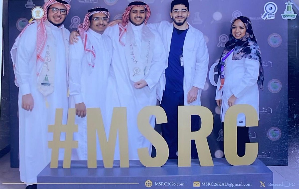 تشرفت بتكريمي من عميد كلية الطب أ.د. محمد باشيخ ونائب عميد الدراسات العليا والأبحاث أ.د. طلال الخطيب، لحصولي على المركز الأول في العروض الشفهية بالمؤتمر الطلابي الرابع للأبحاث.
خالص الشكر للقائمين على المؤتمر، وامتناني العميق لمشرفة بحثي د. غيداء دهلوي و لموجهي لؤي العطاس
#MSRC26