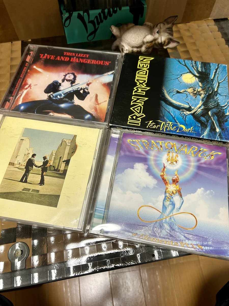 Hi, guys.
I listened to these CDs on January 27th, 2026.

Live and Dangerous / Thin Lizzy🇮🇪
#BrianDowney

 Fear of The Dark / Iron Maiden🇬🇧
#JanickGers

Wish You Were Here / Pink Floyd🇬🇧
#NickMason

Elements Pt. 1 / Stratovarius🇫🇮

I'm gonna go to bed.
Sweet dream, friends.😌