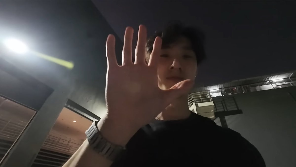teevithe's tweet photo. tee is taking over the camera, HAHAHA SO CUTE😭 https://t.co/45PZcW1aST