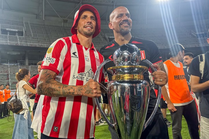 escueladelbidon's tweet photo. Allá vamos. Con los que cumplen con su palabra. Con los que no te rompen el vestuario. Con los que te dicen "estoy en el lugar que quiero estar". Los que aman al club. Se viene a dar sin esperar nada a cambio https://t.co/Oav2Dr4njc