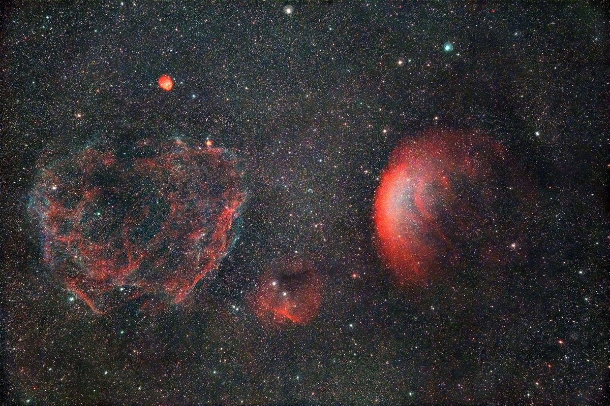 2025年12月19日に撮影した、sh2-216，221（ぎょしゃ座）超新星残骸です。これも、初めて撮影しましたが、やはり淡いですね。
撮影地　妙義山（群馬県）
タカハシFSQ85ED＋RDQB0.73 F3．9 330mm NikonZ6改
ビクセンAP赤道儀　300sｘ27　iso6400　L-eXtreme
PixInsight　BTX　Photoshop　TopazDeNoiseAI