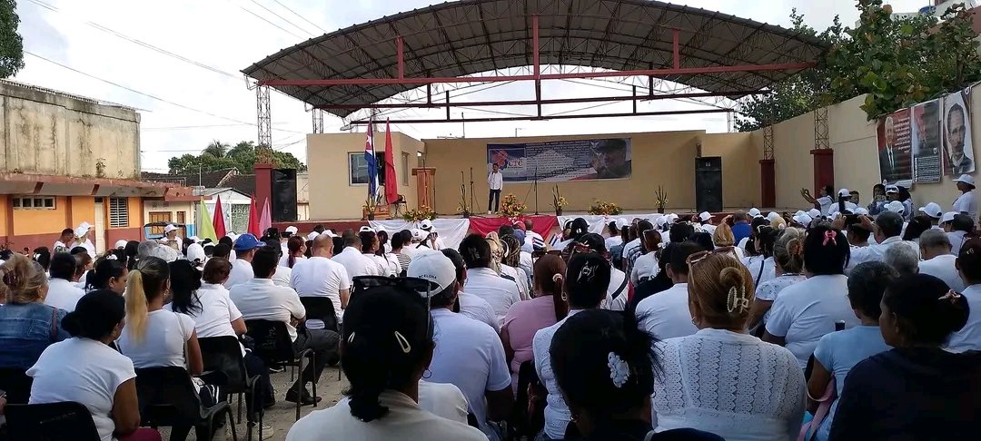 Acompañamos a nuestros sindicalistas de #ProvinciaGranma en el acto provincial por el aniversario 87 de la #CTC, #Niquero digna sede y merecido reconocimiento a este territorio costero por su trabajo integral y estabilidad en los principales indicadores emulativos.