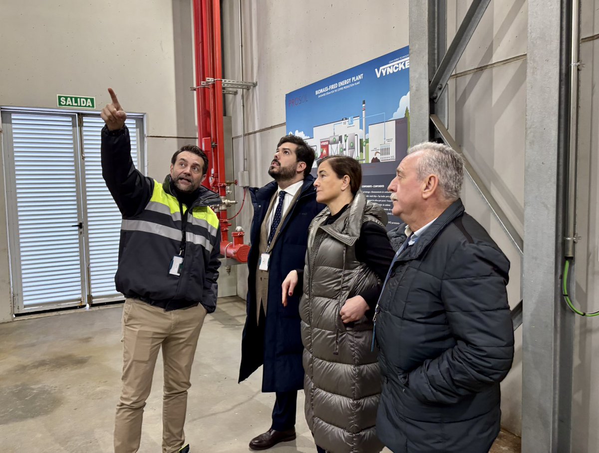 Palencia_Gob's tweet photo. 📍Visita institucional a @prosolcoffee en Venta de Baños.

El subdelegado del Gobierno en Palencia y el alcalde de Venta de Baños han visitado sus instalaciones y entregado un reconocimiento a Rocío Hervella, CEO y fundadora de #PROSOL

https://t.co/Cc1rXOYX66 https://t.co/eNr4aRCFdQ