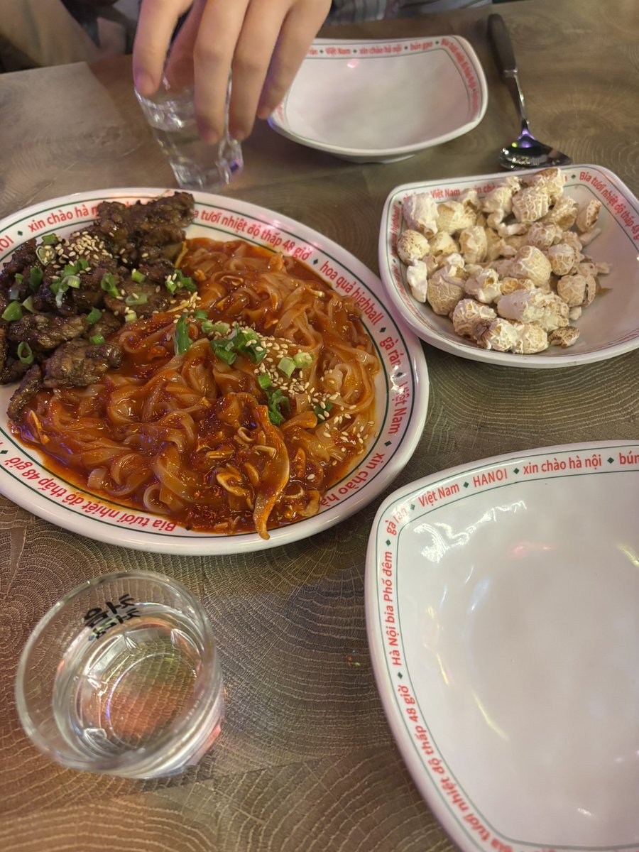 H🅾️i tweet media