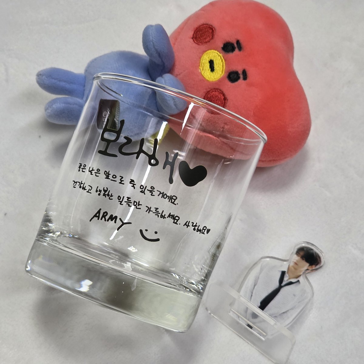 태형이 카페 이벤트로 받은 컵하고 아크릴 스탠드 잘 받았어요! 너무 이뻐요 ☺️
<a href="/only7_withu/">with you ¨̮</a>