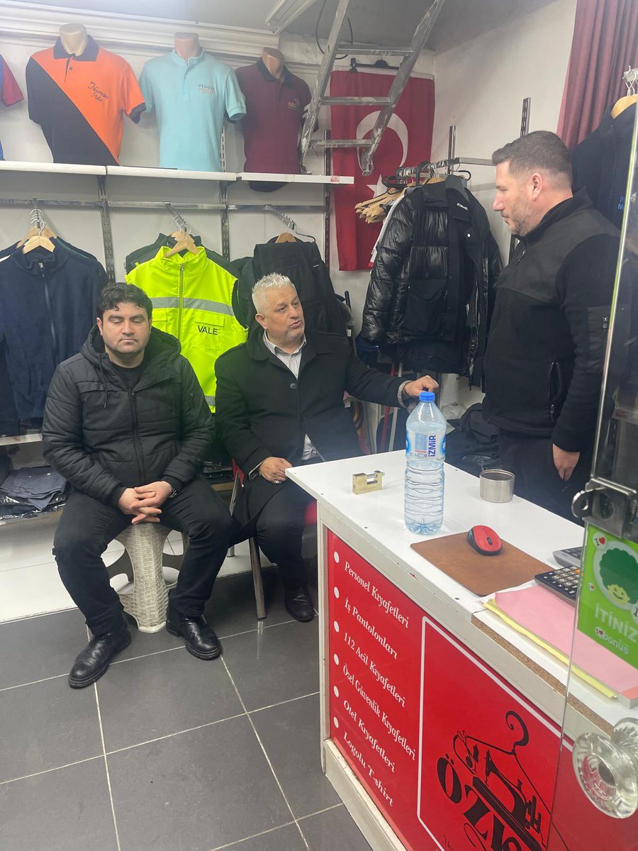 Liderimiz Sayın <a href="/dbdevletbahceli/">Devlet Bahçeli</a> beyin talimatlarıyla hayata geçirilen “Hayırlı Günler Komşum” Ve Derdin Derdimiz” programı kapsamında il, ilçe yönetim kurulu üyelerimizin ve belediye meclis üyemiz ile birlikte Kemeraltı bölmesinde bulunan esnaflarınız ziyaret etti.