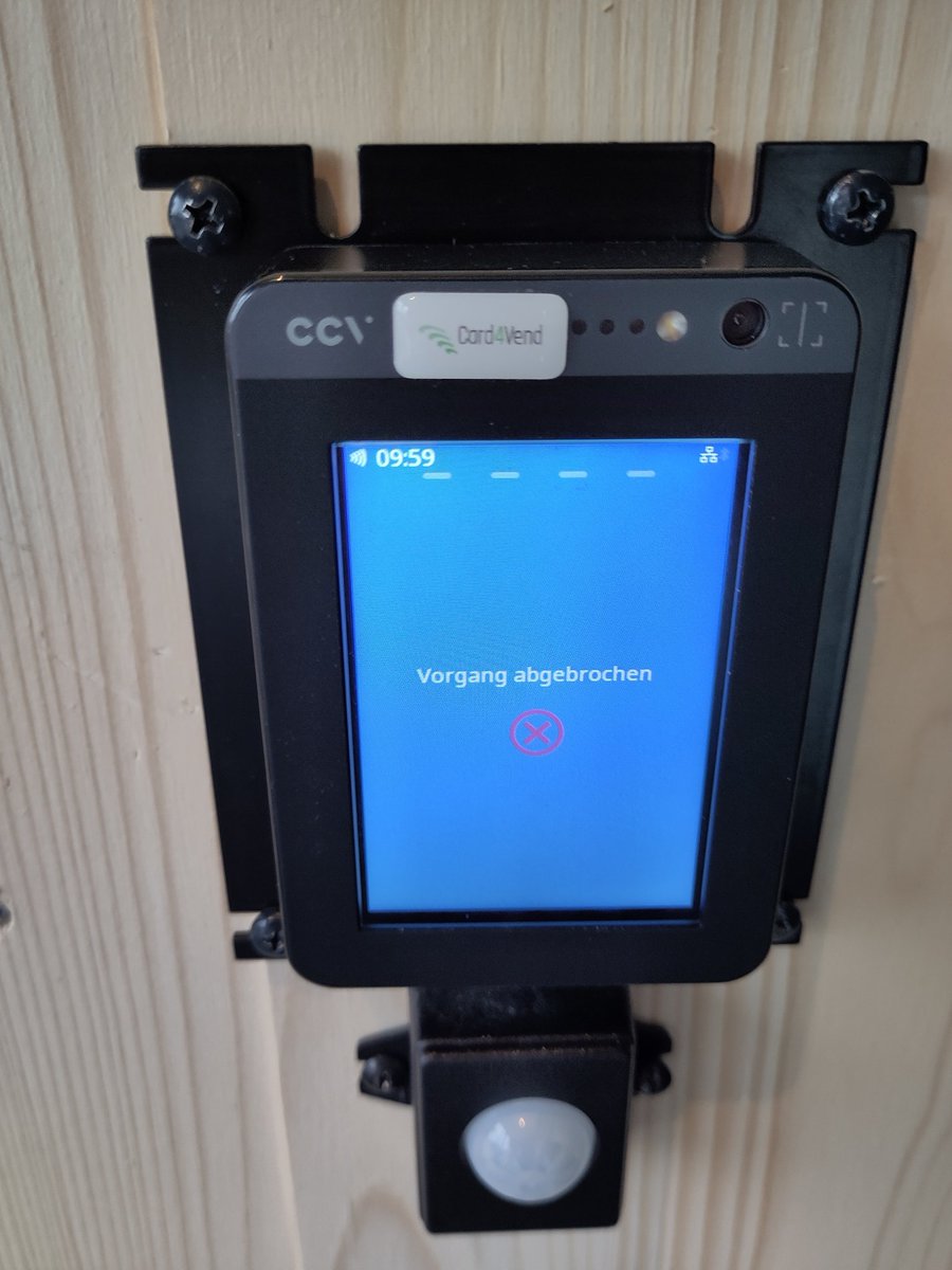 chargeguide's tweet image. When @Fastned says the lounge is open 24/7, they apparently mean literally. The door won't close 😅

The free contactless reader to open the main door worked, but the second reader advertising 0.69EUR for the toilet didn't work 🙁

Just a single power outlet inside the lounge...