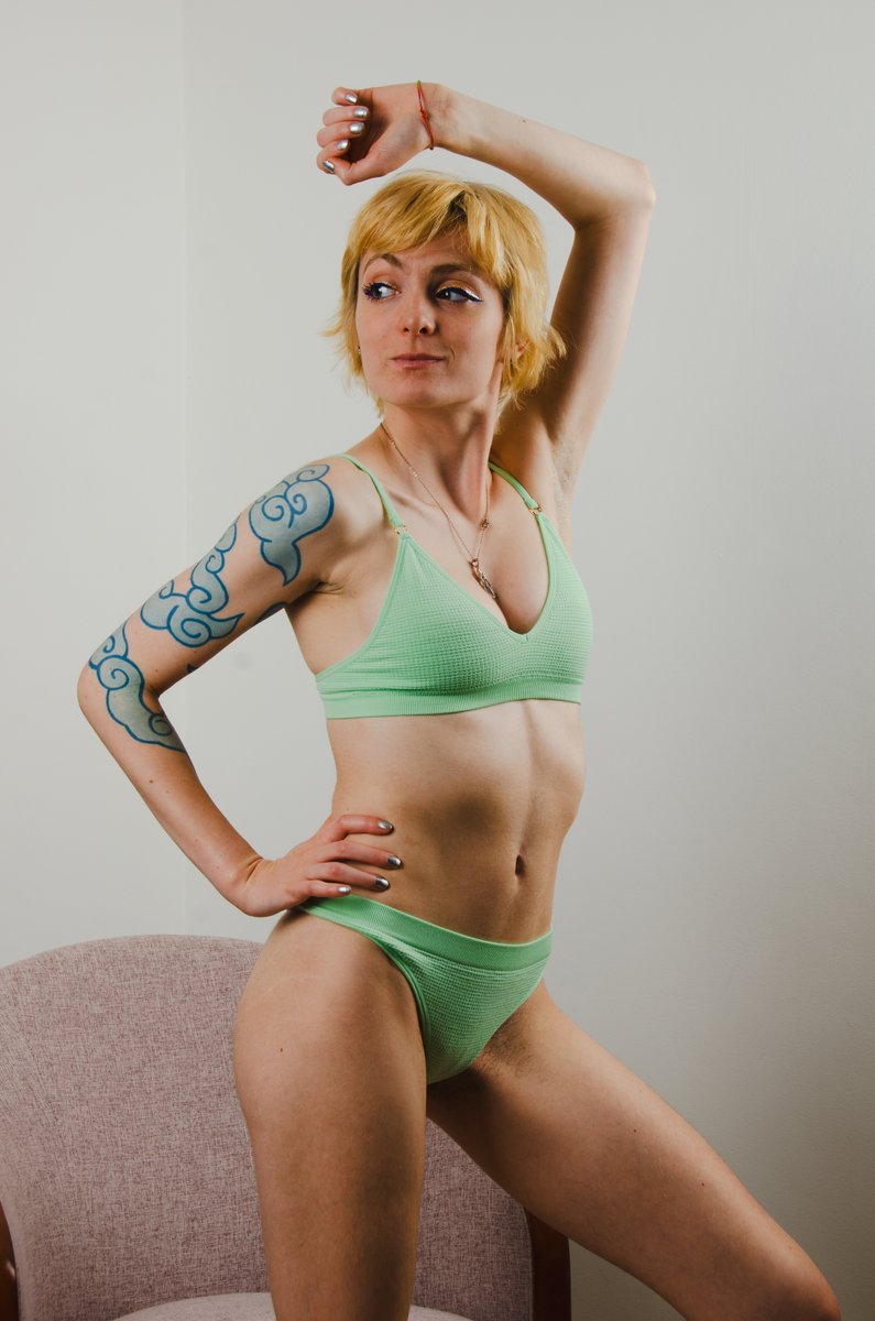 Lily Black tweet media