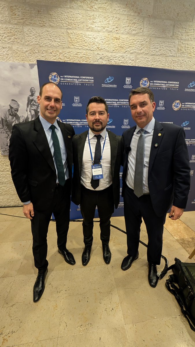 Aqui em Israel, <a href="/FlavioBolsonaro/">Flávio Bolsonaro</a> já é tratado como futuro presidente do Brasil!