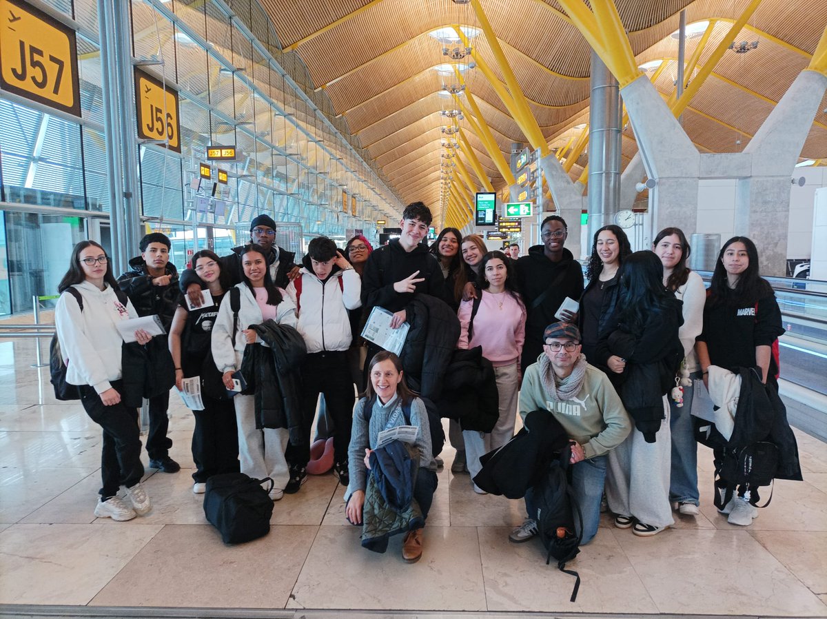 1 Bach embarcando para Florencia, donde hoy comienza una aventura de intercambio con alumnado italiano, una Acción Escolar gracias a Erasmus+ #EPAS #EscuelasEmbajadoras #erasmusplus #iesquevedo #educacionpublica 🇪🇺🇮🇹🇪🇺