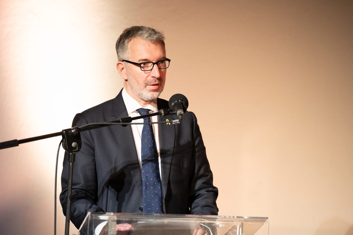 simonwaltersuk's tweet photo. Honoured to be invited to speak at the Massuah Institute’s International Holocaust Remembrance Day Ceremony, hosted in collaboration with @IsraelMFA. As the Holocaust continues to fade from living memory, it is incumbent on us all to renew our sacred vow: never again. https://t.co/v5HPNjlakl