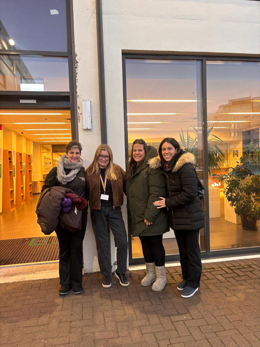 Un primer grupo de profesoras del departamento de sanitaria ha tenido la oportunidad de desplazarse a Reykjavík al centro de estudios FA de Ármuli donde, durante una semana, han podido sumergirse en la metodología islandesa de formación profesional.