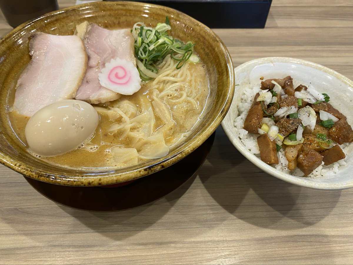 Liri1022's tweet photo. 真屋
限定味噌そば
今年はピリ辛仕様
うまいぜ🍜 https://t.co/sX6X7tAQT5