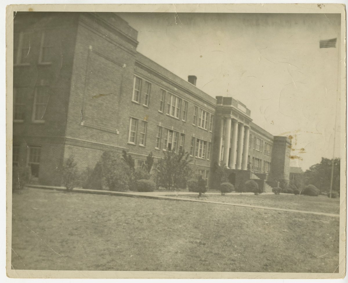 NewHanoverCo's tweet photo. Join the @capefearmuseum and local resident/historian Tim Pinnick this Sunday at 2:30 pm at 230 Grace St for "Exploring the Lives of Williston Veterans." Hear stories &amp; learn about Williston High School alumni who served in WWII. Registration is required: https://t.co/fKLYzt6kS3 https://t.co/dBbKeMX1QZ