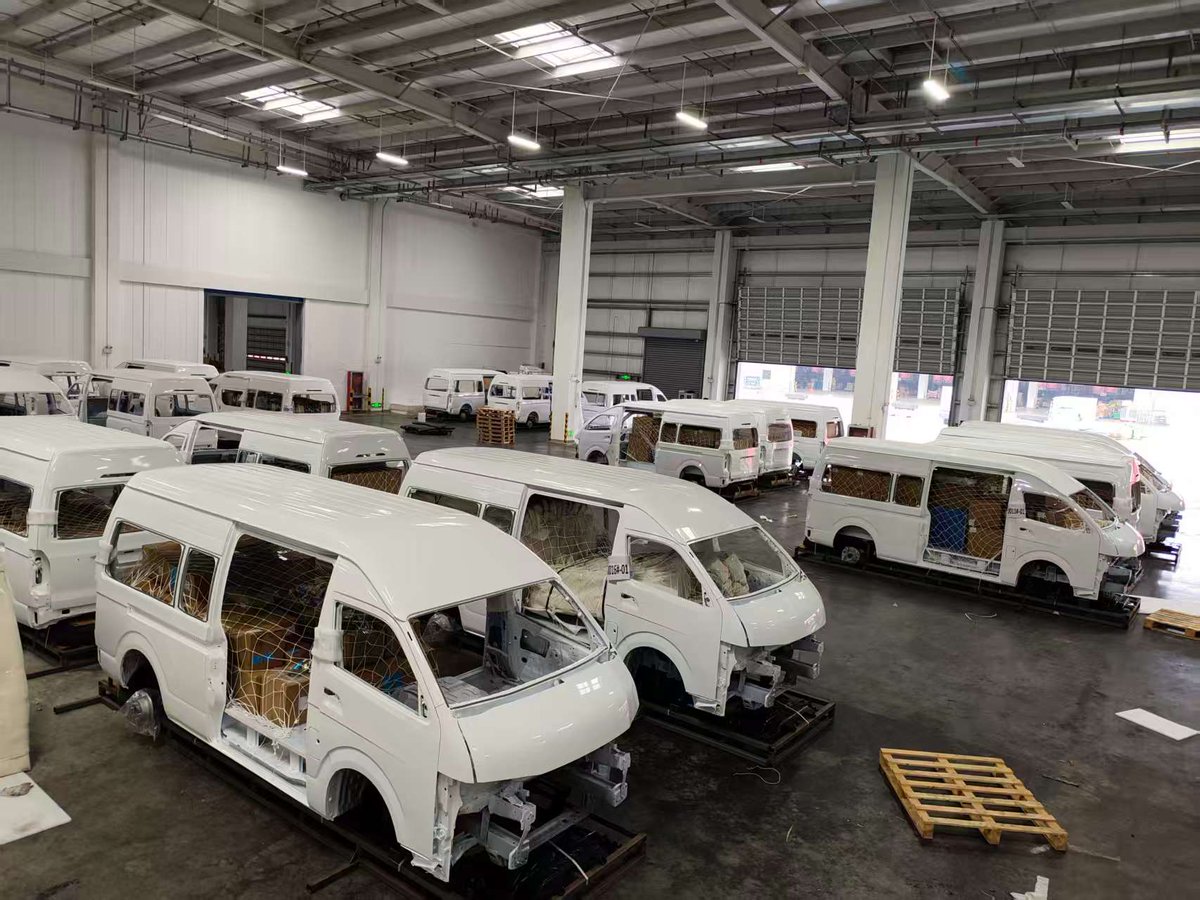 BasiGoKenya's tweet image. Something 𝐁𝐈𝐆 is headed our way!
The first MA3e CKD kits are packed and ready to ship to Kenya!
This time, we are not just deploying electric vans, we are assembling them ,in Kenya!
The next Ma3e you ride in won’t just be electric, It will be proudly #MadeInKenya #Roadto1000