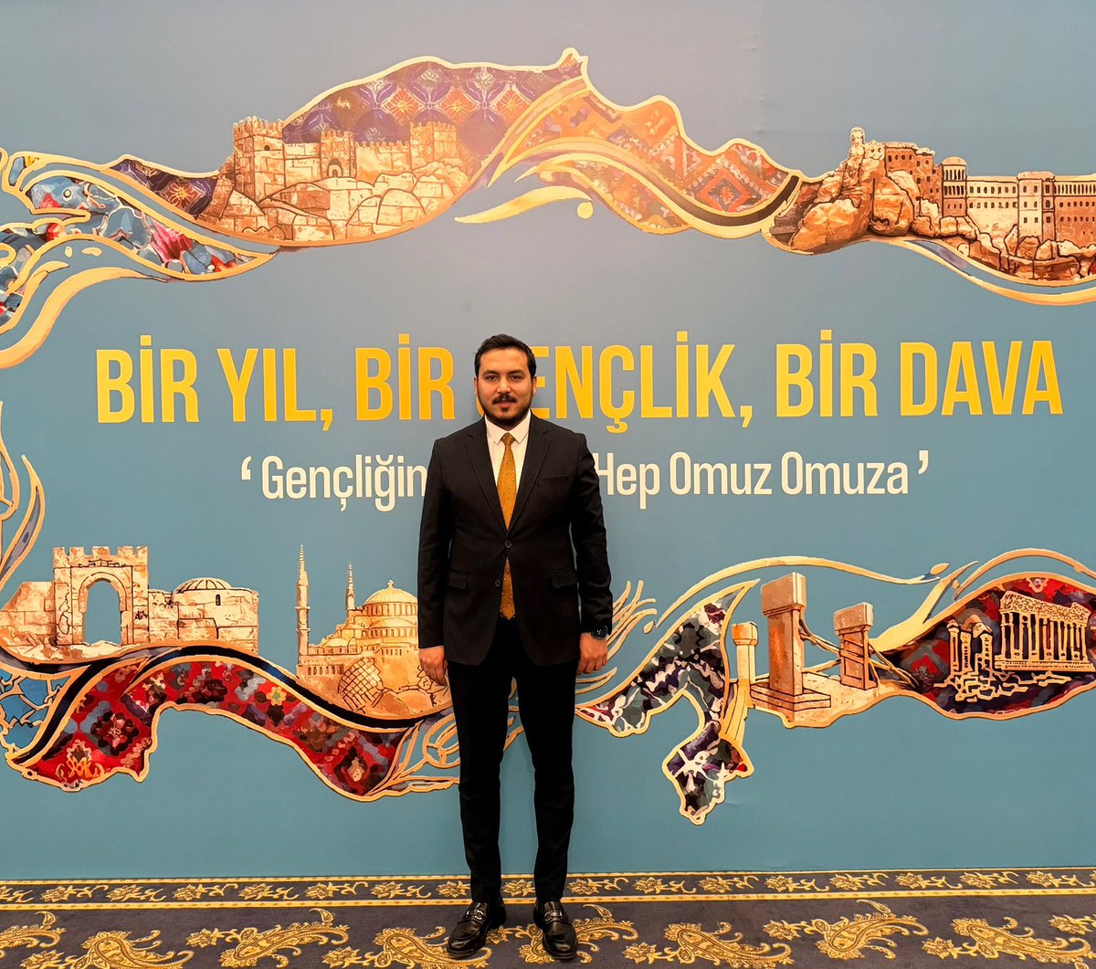 AkEdirne's tweet photo. BİR YIL, BİR GENÇLİK, BİR DAVA
“Gençliğin Gücüyle Hep Omuz Omuza” Çalıştayı

Bir yılın emeğini, bir davanın inancını ve gençliğin bitmeyen enerjisini aynı masada buluşturduk.
Dinleyen değil, üreten; konuşan değil, sorumluluk alan bir gençlik anlayışıyla omuz omuza çalıştık. https://t.co/v3ODVcnvff
