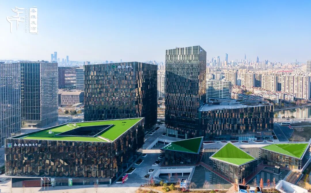 HereIsNanjing's tweet image. Nanjing's Southern New City wins the 'Green Oscar' at WGDO Brussels Summit! Its renewable energy project slashes CO2 by 30k+ tons/year via sewage heat pumps &amp;amp; smart systems. A model for low-carbon urban living! 🌿🏙️ #GreenDesign #SustainableCities #Nanjing #glowNanjing