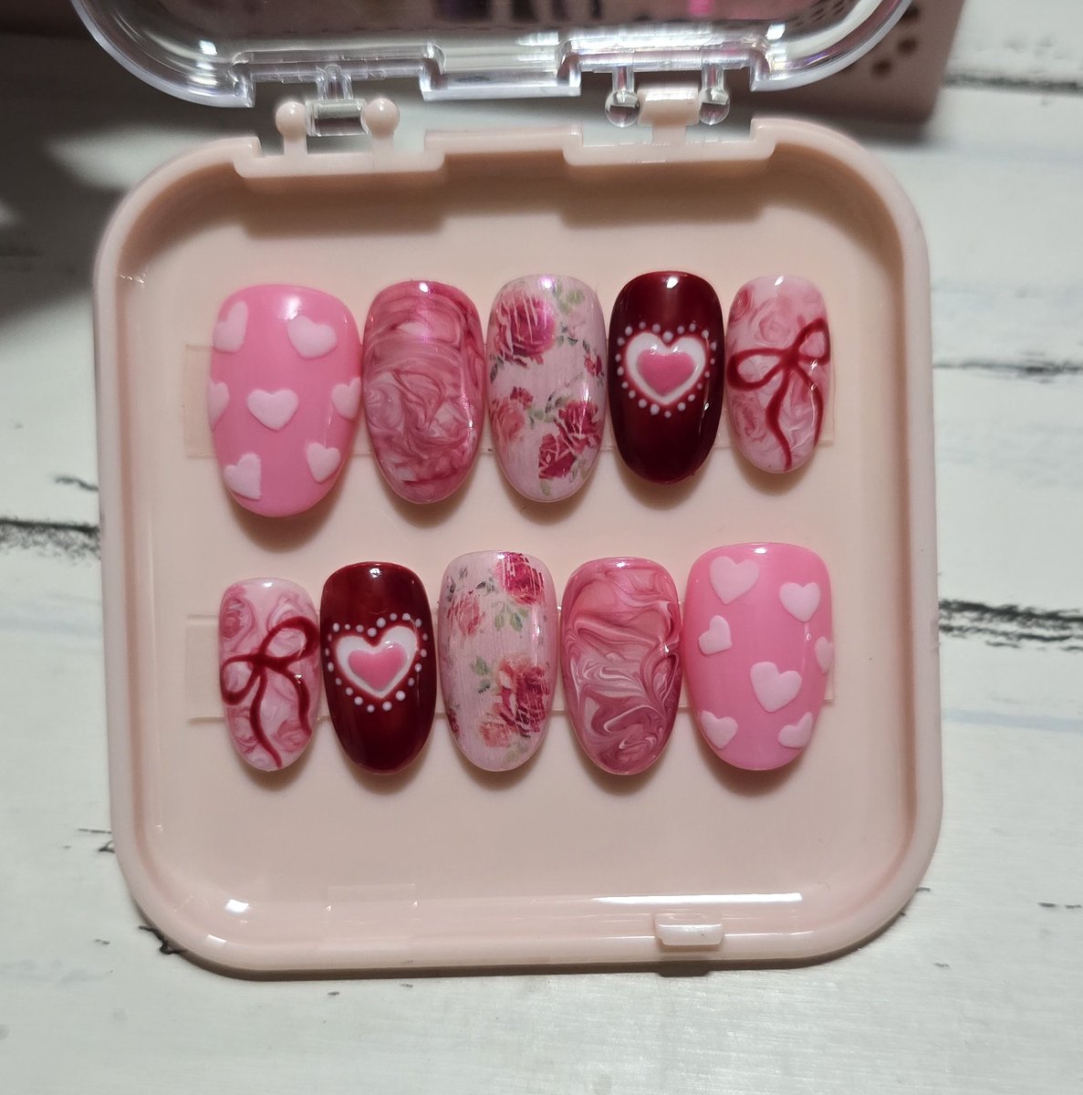 jiyavkooo's tweet photo. Completed 2nd Valentines theme nail set just now 😏
2/4 done!! lessgoo 🩷❤️

♡•°۶ৎ #2moretogo 🥹 https://t.co/lyg7mynrVz