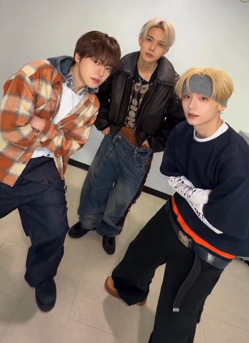 58won_'s tweet photo. 근데 상원도 허리 팬츠 심한데 희승도 만만치 않지 않아? https://t.co/xMMzIOYDM5