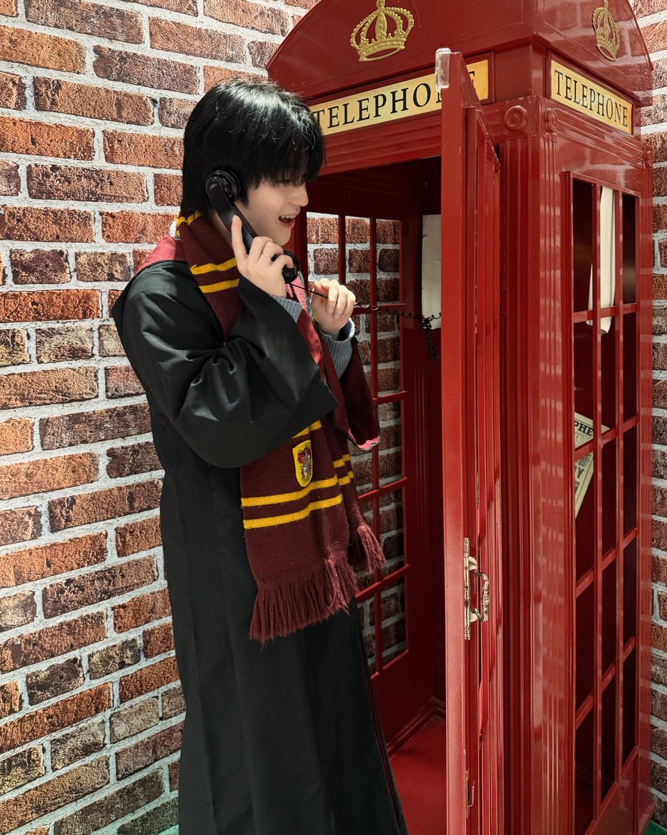 blinghoon1215's tweet image. 윙가르디움 레비오우사!🪄