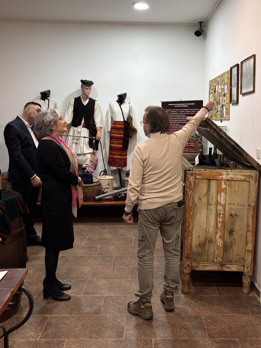 NLinSkopje's tweet photo. An inspiring visit to the Municipality of #Kavadarci! Together with Mayor Mitko Janchev Ambassador Özlem Canel opened the Dutch corner at the Fetkin City Library and visited the Regional Wine Museum. Thank you for the hospitality! 
#nlinmk #weshinetogether https://t.co/j3Ff0S9PPM