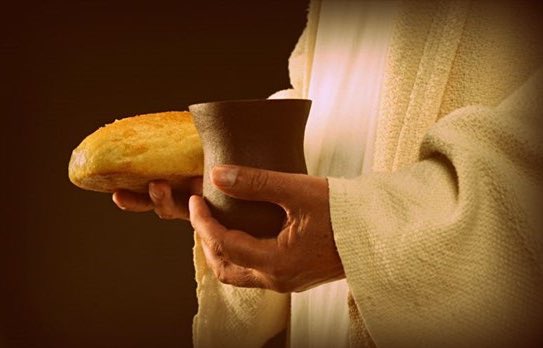 Hay que hacer vida lo que celebramos. 
O se queda en ficción.