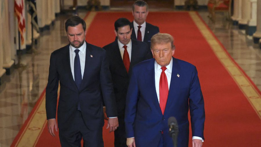 🇺🇸🇮🇷特朗普：现在我手下有一支庞大的舰队，伊朗就想跟我达成协议了。

特朗普表示，自从他派遣所谓的“庞大舰队”前往伊朗附近以来，德黑兰方面就一直在反复打电话试图达成协议。