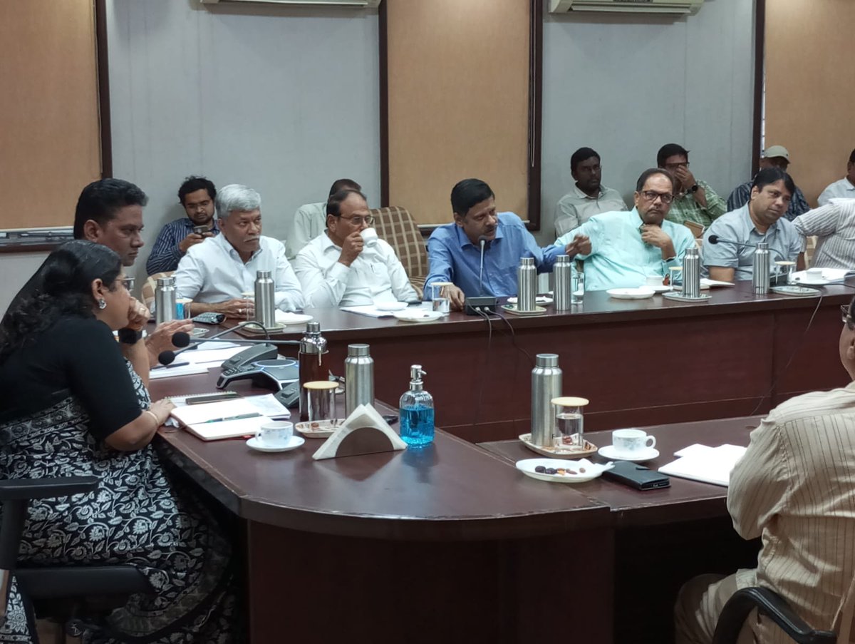 YashwanthKC's tweet photo. Held discussions with members of the Indian Tobacco Association (ITA – Trade Council), along with our Executive Director Smt. Vishwasree ji, IAS, on tobacco marketing strategies, considering upcoming tax changes and their implications for the industry and the farming community. https://t.co/vcDWEziLpM