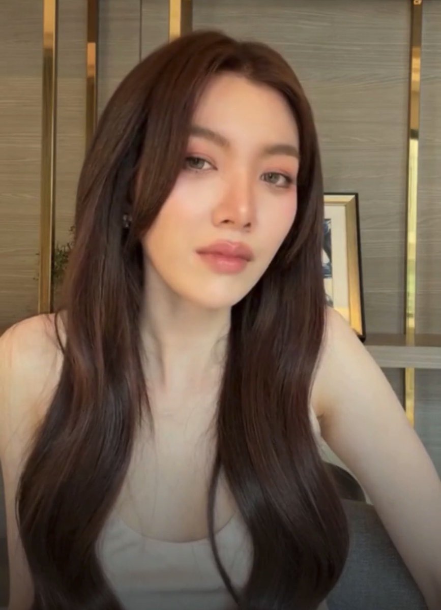 milancreatess's tweet image. lingling kwong debió construir la muralla china con sus propias manos en su vida pasada porque si no no se explica