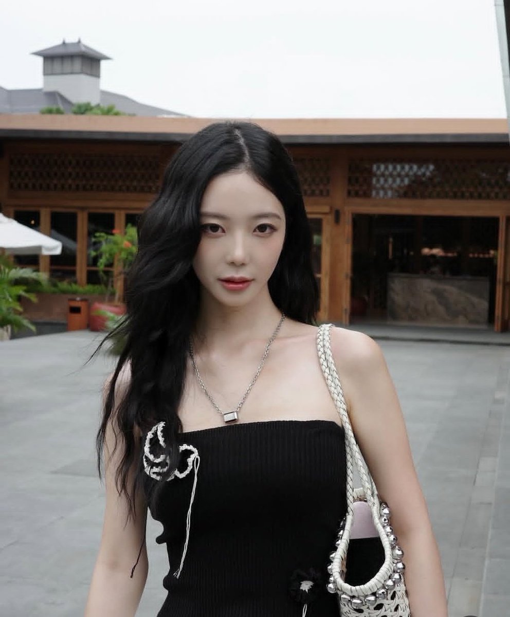 wookjaes's tweet image. Mk hanging out with yujung and hajeong from SI3. Just pretty girls together #TransitLove4 #SinglesInferno