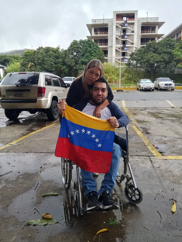 Expresamos nuestras más sinceras condolencias por el fallecimiento de Omaira Navas, madre de Ramón Centeno, ocurrida la mañana de este martes tras el ACV que sufrió el día de ayer. 

La señora Navas vivió durante años el dolor de la detención arbitraria de su hijo, enfrentando la