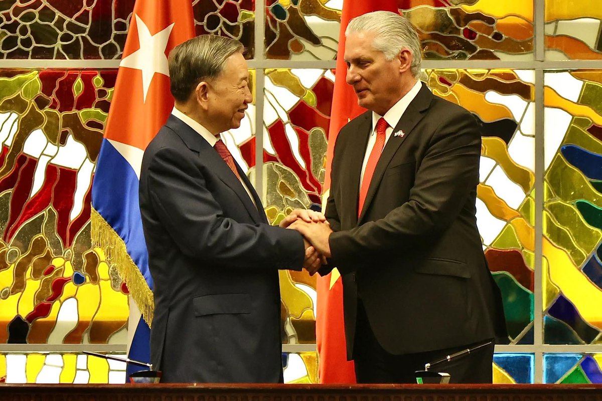 Sostuve conversación telefónica con el querido amigo To Lam, a quien trasladé nuestras felicitaciones y deseos de éxitos por su reelección como Secretario General del Partido Comunista de #Vietnam en su XIV Congreso.

1/2