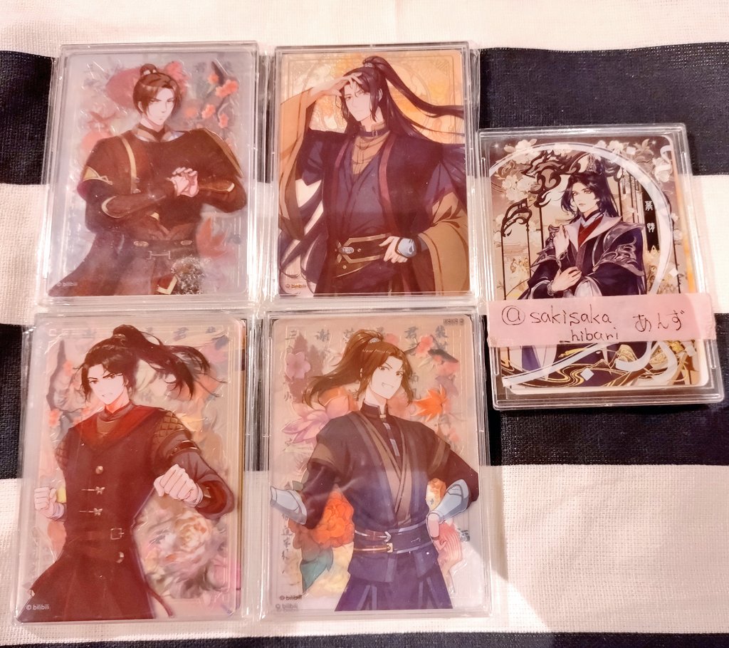 譲渡 交換
天官賜福 DIY カード

譲
花城、三郎、謝憐、風師、戚容
画像のもの

求
同種異種
風信、慕情、南風、扶揺
(トレカ、グッズお気軽にご相談ください)
人物カードのみの交換希望

譲渡の場合、下記＋送料
人物カードのみ1枚250円
人物カード＋背景カード＋シール4枚セット1枚450円(ケースなし)