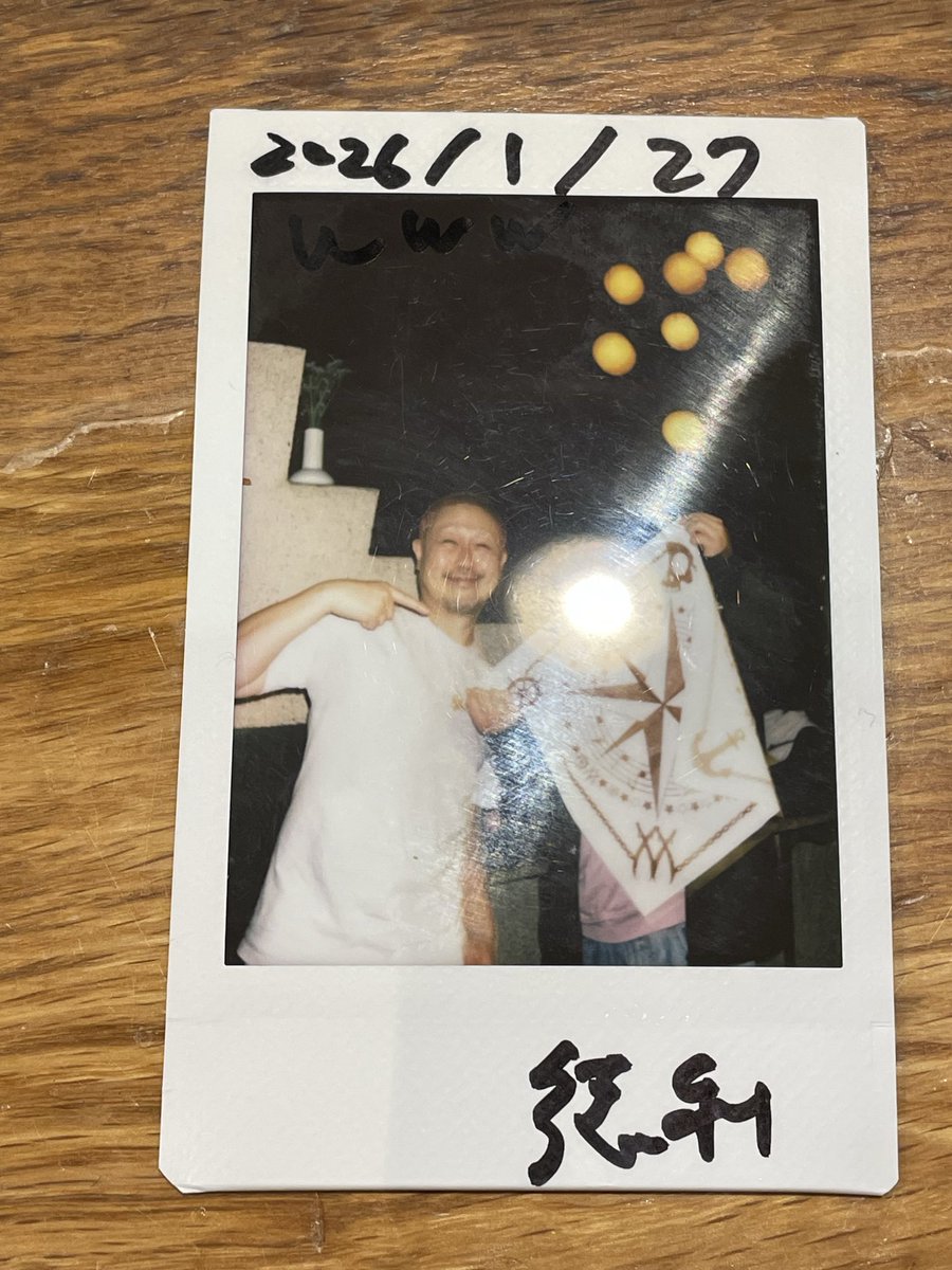 die_kaiju's tweet photo. 徳利(ラッパー)(40)のライブやば過ぎてMC中にチェキ撮れるみたいな事言われて思わず撮ってしまいました。「チャリ」「家賃」ヤバかったっす。 https://t.co/YXyGYGXjrX