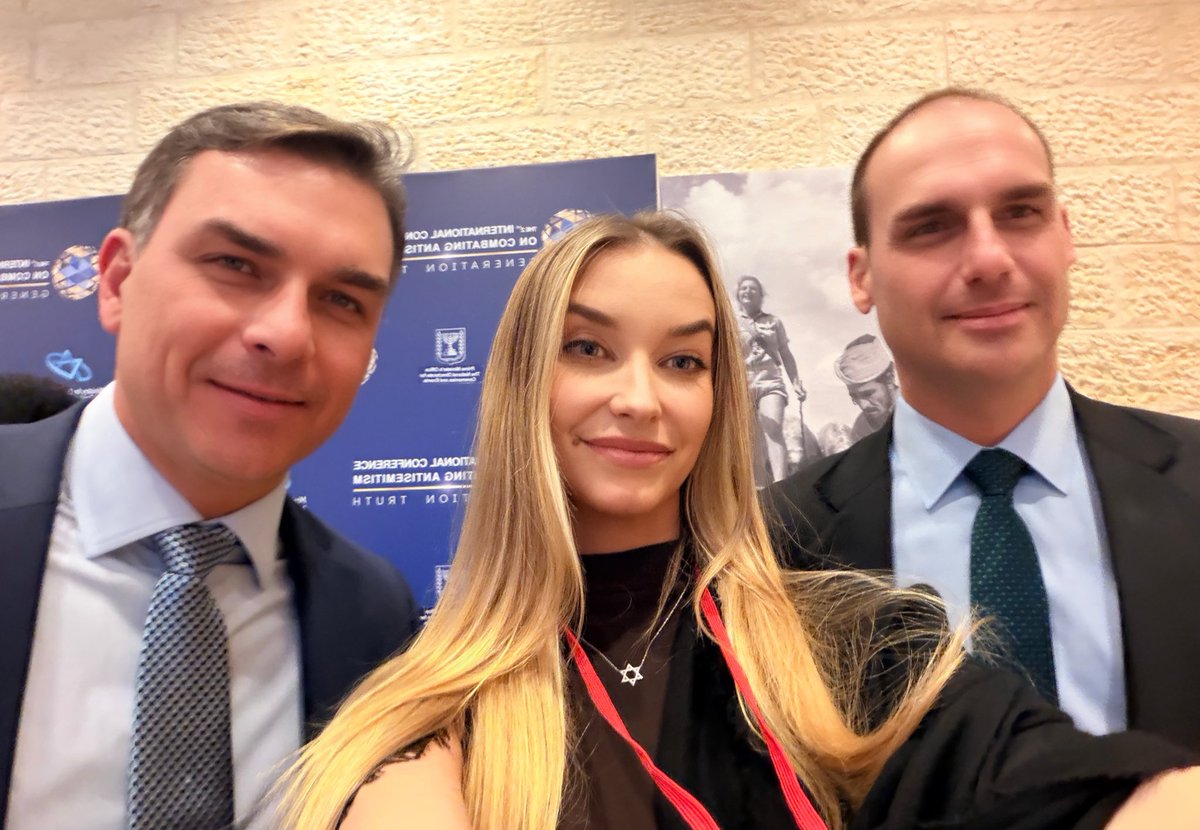 Obrigada por terem vindo e pelo apoio a Israel
<a href="/FlavioBolsonaro/">Flavio Bolsonaro</a> <a href="/BolsonaroSP/">Eduardo Bolsonaro🇧🇷</a>