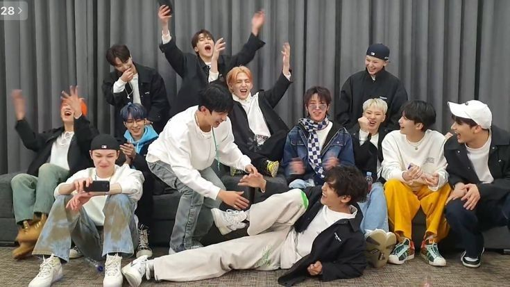 cheolhanglazer's tweet image. this picture is soo seventeen coded