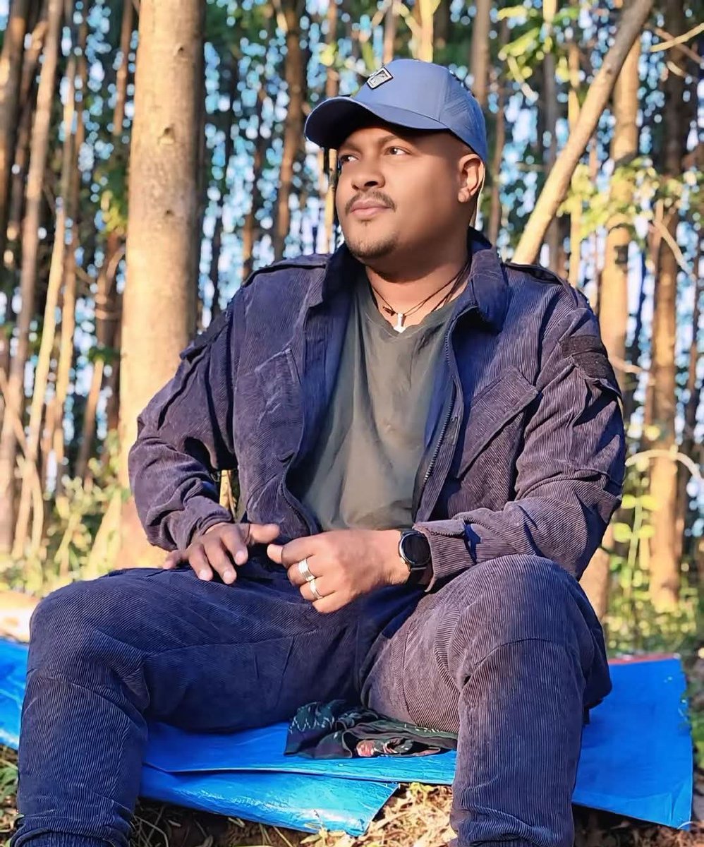 Ras__Naty's tweet image. መሪያችን፣እረኛችን የት ነው?

የመሪ ብቸኛ ስራ እንደ እረኛ ከብቱን እንዲመራ በአደጋ ግዜ ከቀበሮ ተጋፍጦ እዲያስጥል ነው።ከተመረጠ 10 ቀኑ በጎቹን ለቀበሮ ሰጥቶ ዋሻ ተደብቋል

ዘመነ ምቃወመው የመሪነት እንጥፍጣፊ ኳሊቲ የሌለው ሆዳም ስለሆነ ነው