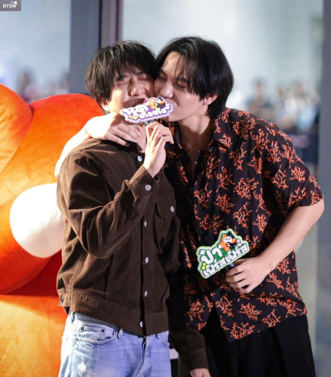 mitsuhasparkle's tweet photo. THE WORLD IS SAVED!! BUTTERFLIES!! RAINBOWS!! 2026 BEST YEAR EVER!! HEAVEN ON EARTH!! FKT BFS!! 😭

#สนามอ่านเล่น2026xFirstKhaotung
#CatForCashEP2 https://t.co/wrGsUNN89s