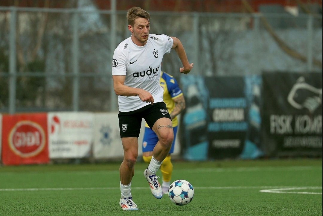 Sigurdur Bjartur Hallsson nuevo 9️⃣ del <a href="/Merida_AD/">A.D. Mérida</a>
🇮🇸 17 goles en la 1° de Islandia
Procedente del Hafnarfjördur
- 26 años/ pasado en Reykjavík, Grindavík
- Fichado hasta el 2028