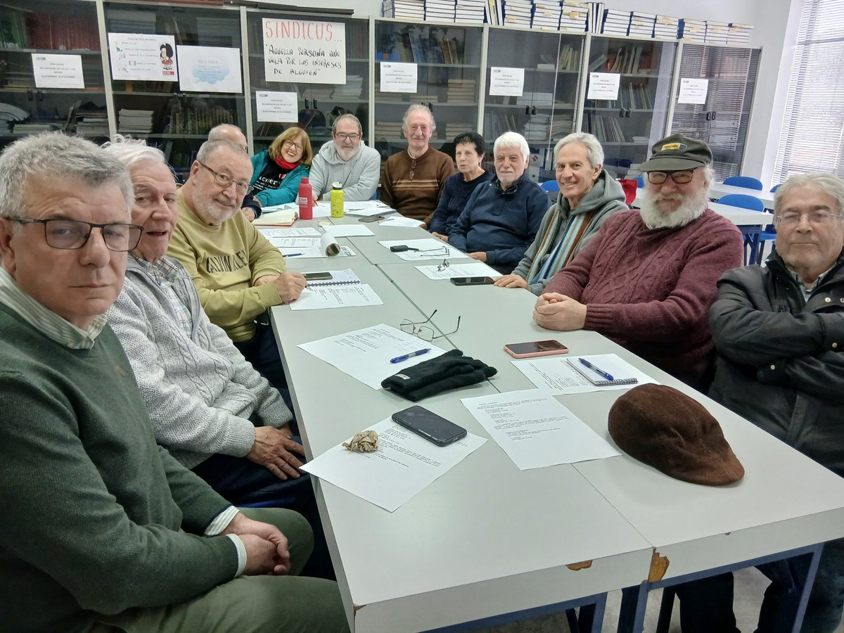 Reunion del grupo de trabajo de la comarca del Henares de <a href="/pensCCOOMadrid/">Pensionistas CCOO Madrid</a> en #Alcala, porque el compromiso no se jubila y hay mucho por hacer en la comarca.
¡¡Vivan las <a href="/CCOO/">Comisiones Obreras</a> !!