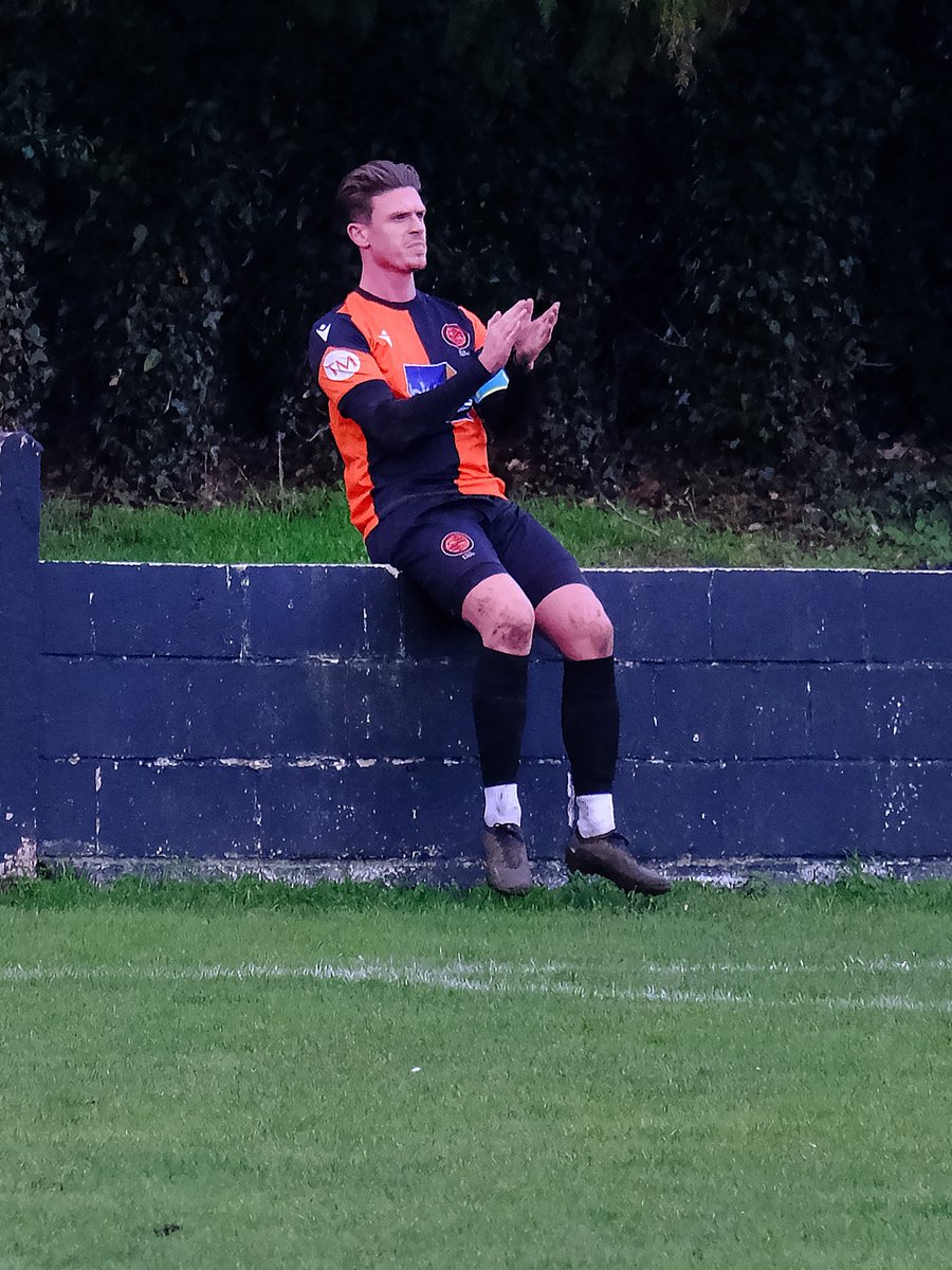 Sean Moore tweet media