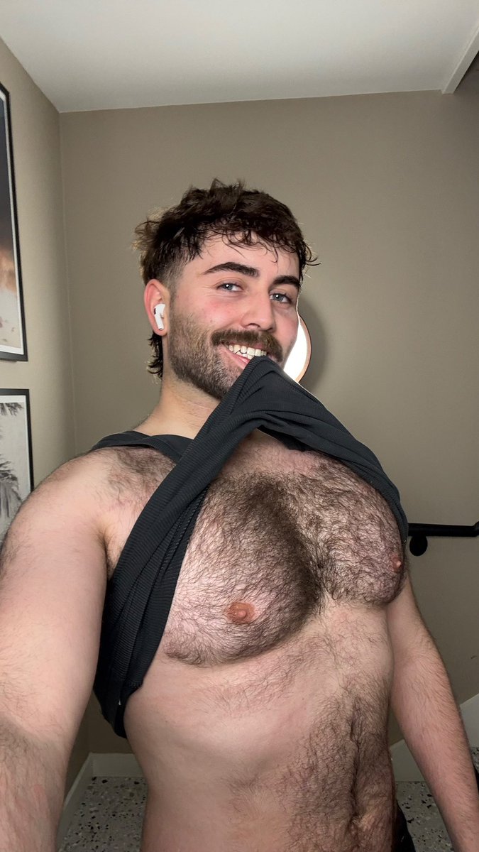 li4miom's tweet image. Oh hi 🙂‍↔️