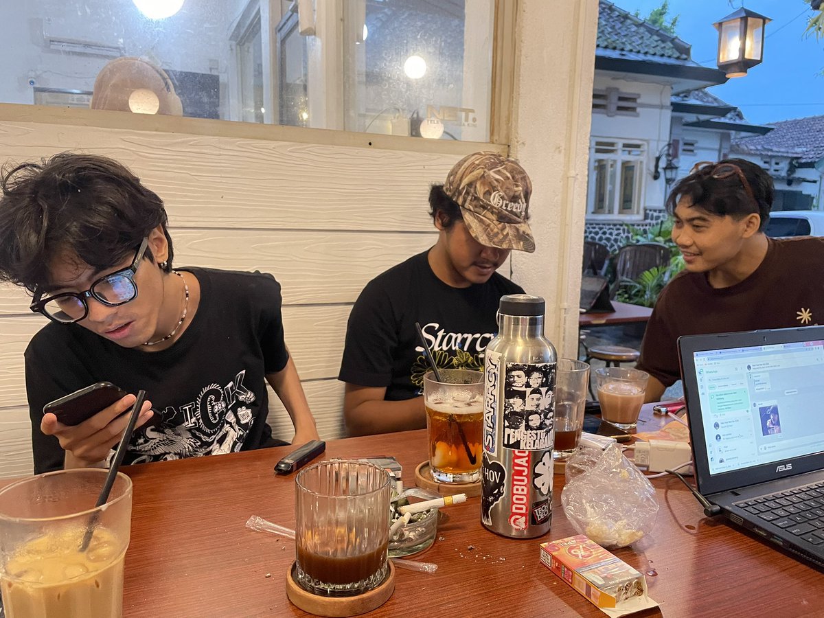 bayangno, neng eyang seko jam 11.48-19.52