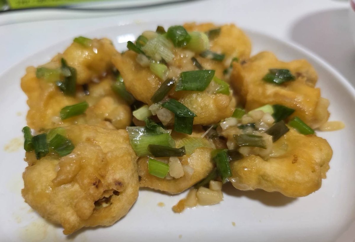 avcat's tweet photo. How a 15-minute cooking show broke C-suite executive’s multi-year kitchen hiatus 👩🏻‍🍳🎬

Motivated by #ChefAndMyFridge and inspired by #CulinaryClassWars, near-expiry scallops turn into Michelin 🌟🌟🌟🌟🌟Surprise Menu 🥂

Full story on media influence and chef’s itch in replies!👇🏻 https://t.co/GBPRMBTn9S