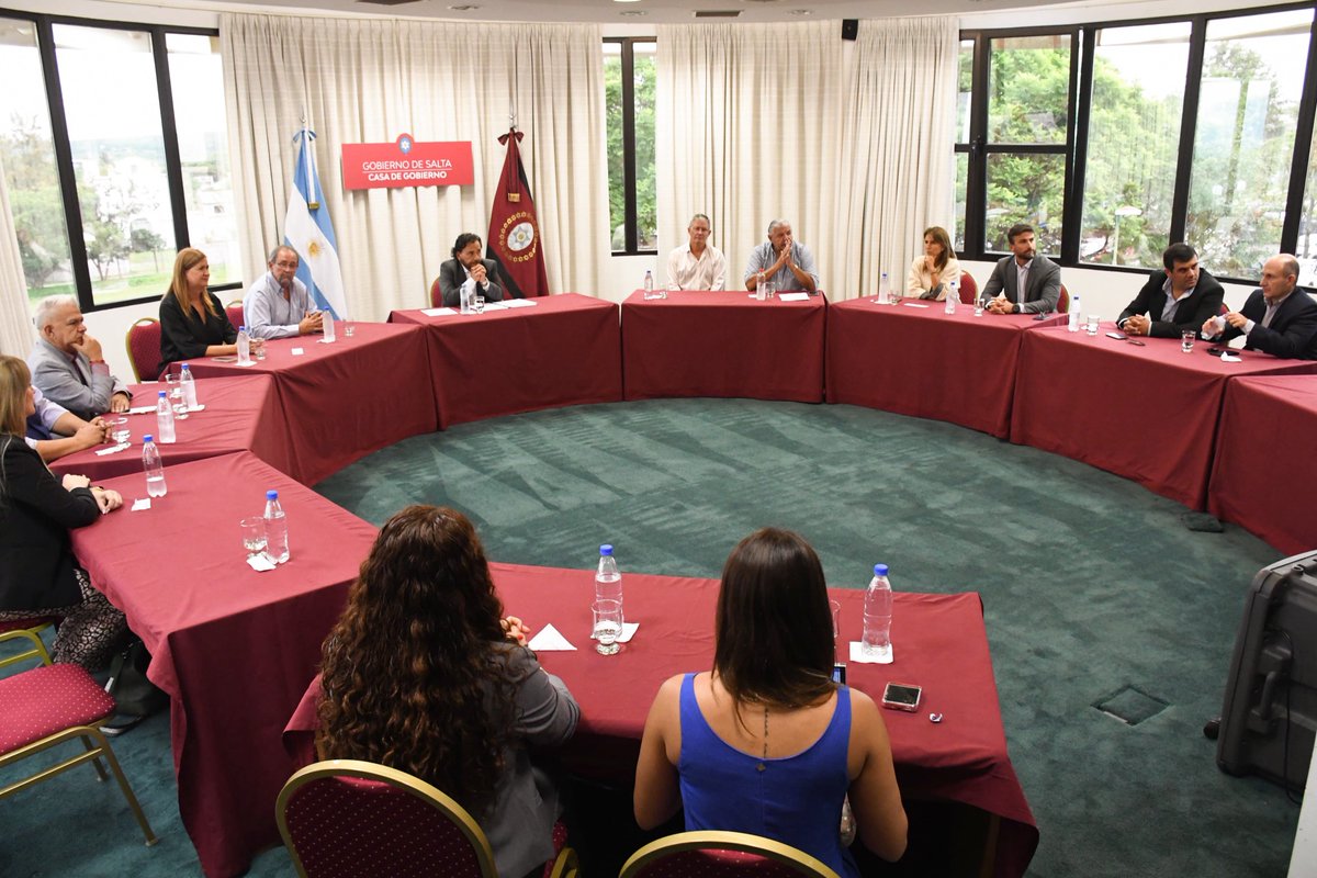 Firmé un Decreto de Necesidad y Urgencia que establece la obligatoriedad de exámenes toxicológicos para los funcionarios de todos los poderes del Estado y organismos de control.

La función pública exige idoneidad y aptitud moral. Ejercer un cargo no es un privilegio, es una