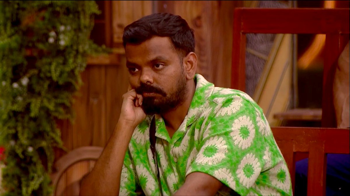 AiseeKaise's tweet photo. My exact reaction when i see Deepali and Vishal Nominate #KaranSonawane over Tanvi.Dont worry Karan we will vote for you.
#BiggBossMarathi #BBM6 
#BiggBossMarathi6 https://t.co/HPZCjLar8m