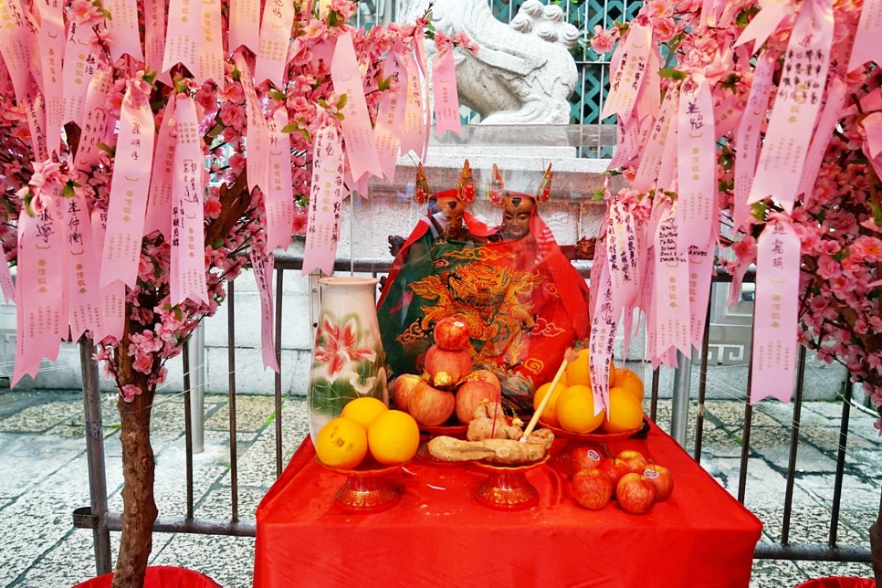 hippy49_1968's tweet image. 중국은 애도의 의미로 핑크 색을 쓴다..
한국은 전통적으로 검정색을 쓰는데..
저 민주당 새끼들.. 일제히.. 
분홍 리본 달고 나온걸 보라고.. ㅋㅋ

거기다 한술 더 떠서..
검정색으로 추모하는건..
일제 유산이라고 지랄까지 하네.. ㅋㅋ
니들 부모 죽으면.. 꽃분홍으로 단장하고 장례 치뤄 ㅋㅋㅋ